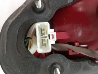 PILOTO TRASERO IZQUIERDO INTERIOR HYUNDAI SANTA FE (BM) (2)