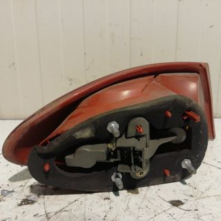 PILOTO TRASERO DERECHO ALFA ROMEO 147 (190) (2)