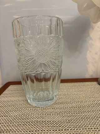 Jarrón de cristal con girasoles
