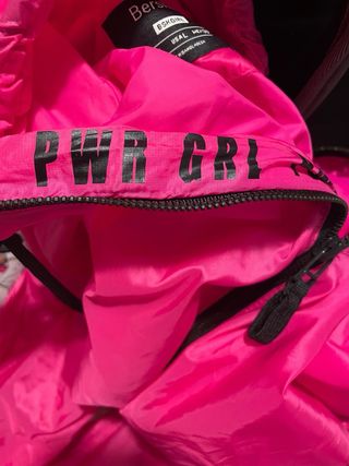 Chaqueta fina fucsia Bershka Talla L