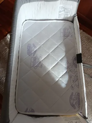 Cuna de colecho gris con colchon