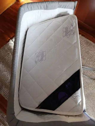 Cuna de colecho gris con colchon