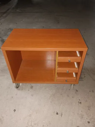 Mueble TV con ruedas Escucho ofertas