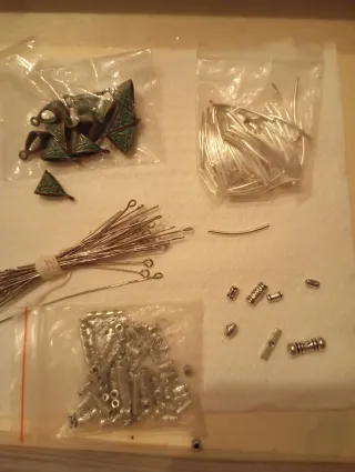 Lote de perlas y abalorios para manualidades