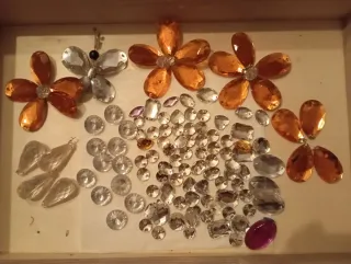 Lote de perlas y abalorios para manualidades