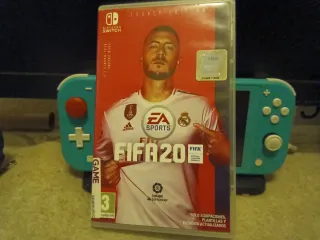 Nintendo Switch Lite + Mario Odyssey y FIFA 20