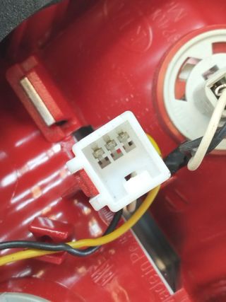 PILOTO TRASERO DERECHO INTERIOR KIA VENGA