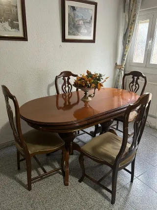 Mesa Comedor Antigua de Madera y 4 Sillas