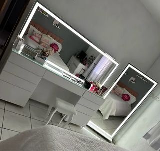 Tocador con espejo y luces LED