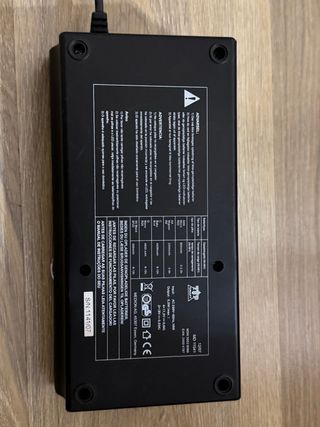 Cargador Pilas Universal TOP CRAFT