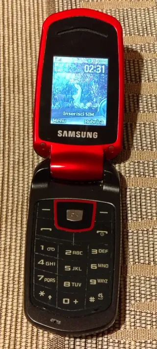 Cellulare Samsung nero e rosso