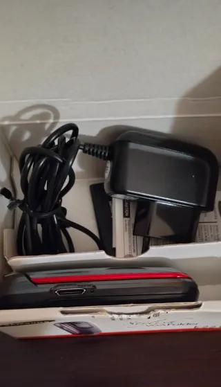 Cellulare Samsung nero e rosso