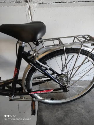 Bicicleta de paseo con cesta