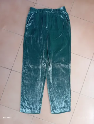 Pantalón terciopelo sedoso verde mujer Mango
