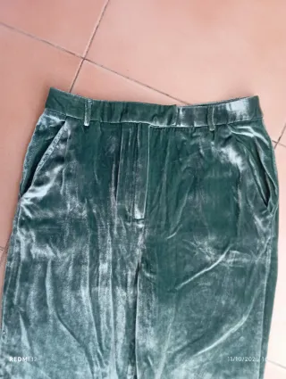 Pantalón terciopelo sedoso verde mujer Mango