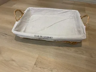 Cesta de mimbre con asas