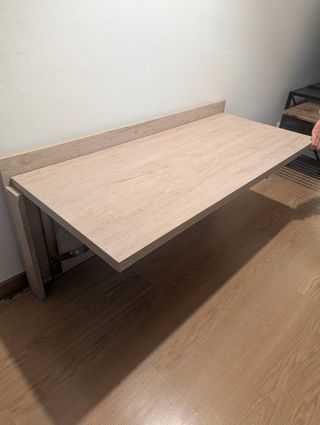 Mesa abatible de pared ideal para pisos pequeños /