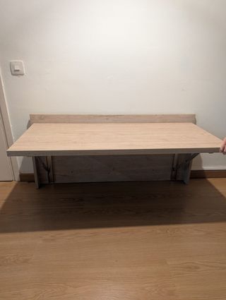 Mesa abatible de pared ideal para pisos pequeños /