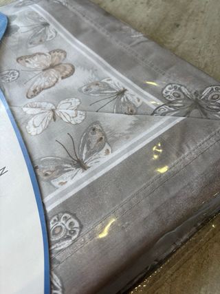 Lenzuola con farfalle beige e marroni