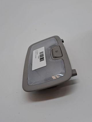 LUZ INTERIOR KIA XCEED (5)