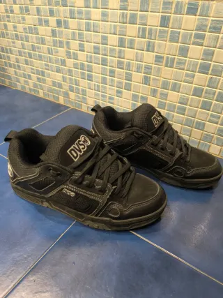 Zapatillas DVS Talla 43 Negras PRECIO NEGOCIABLE