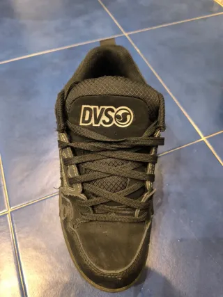 Zapatillas DVS Talla 43 Negras PRECIO NEGOCIABLE