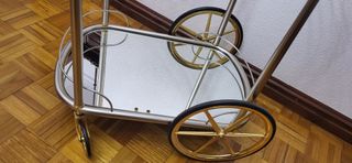 Mesa camarera dorada cristal con ruedas