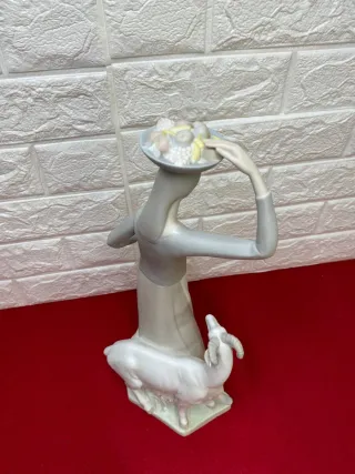 Figura posible Lladro Mujer con Cabra