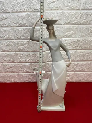 Figura posible Lladro Mujer con Cabra