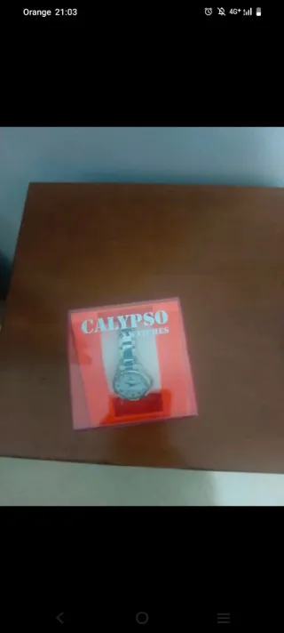 Reloj de pulsera plateado