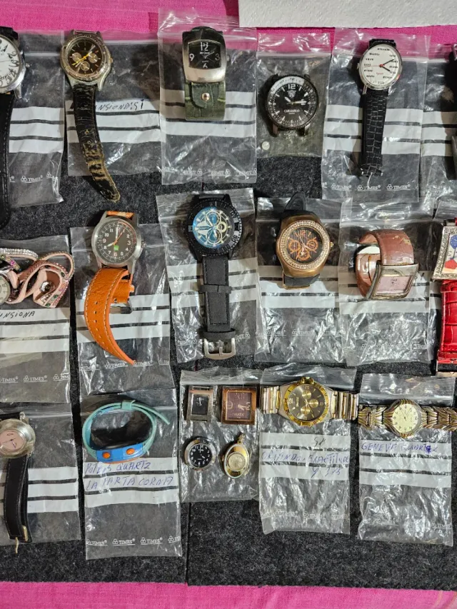 Lote 28 Relojes Geneva