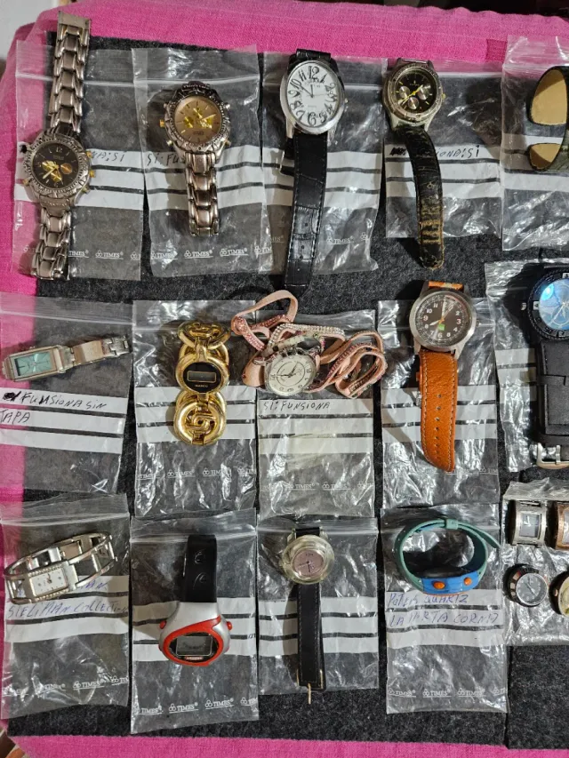 Lote 28 Relojes Geneva