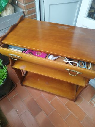 Mueble de madera y cajones