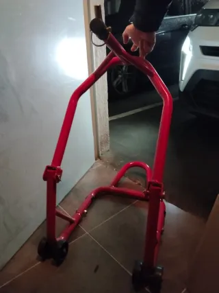 Caballete delantero moto tija