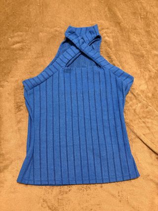 Top azul cuello cruzado