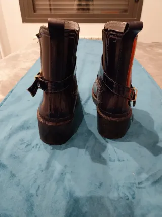Botas de lluvia azules con hebilla