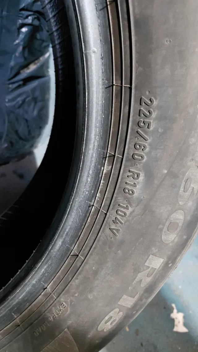 Neumático 225/60/18