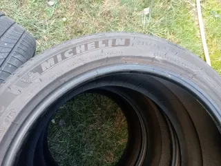 4 Neumáticos 235/45 R18 98V Michelin e-Primacy