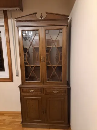 Aparador vitrina estilo antiguo