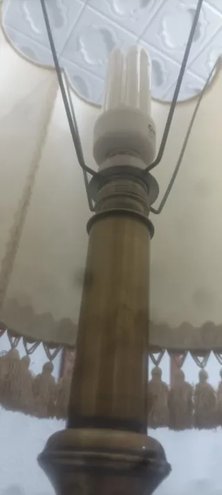 Lámpara de pie de latón y tela