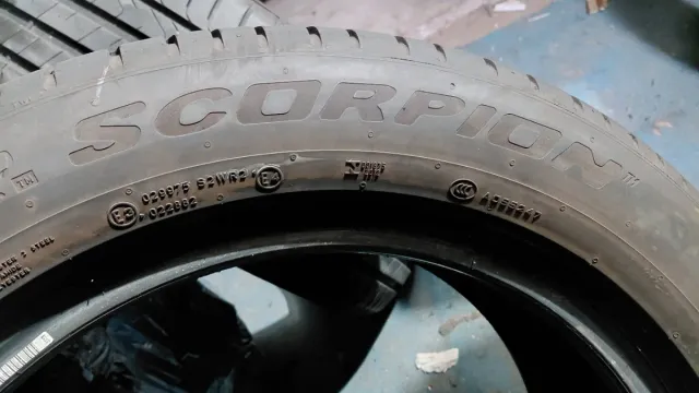 Neumático 235/55/18