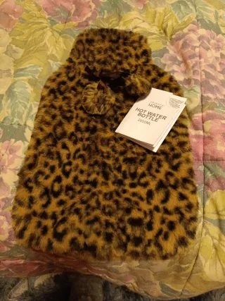 Bolsa de agua caliente y funda de  leopardo