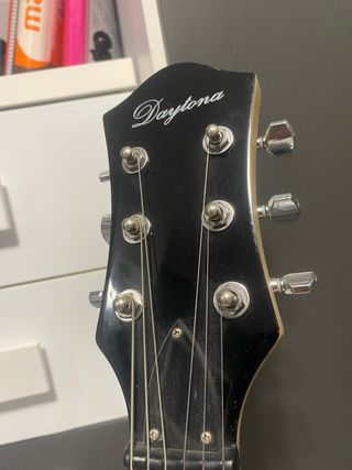 Guitarra Eléctrica Daytona Roja + Amplificador