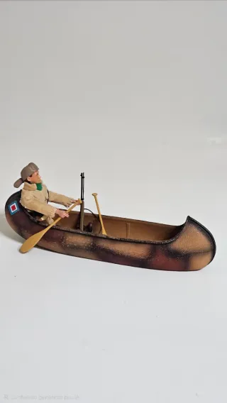Figura Madelman explorador con canoa