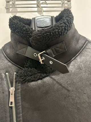 Cazadora Zara borreguillo negra