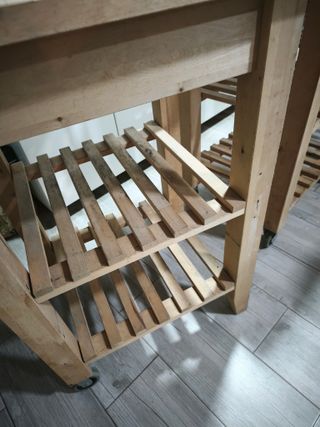 Mueble madera con ruedas precio unidad tengo 3