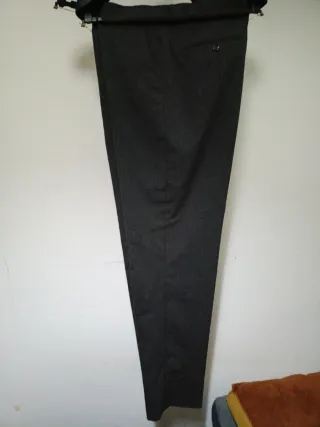 Traje de chaqueta y pantalón gris