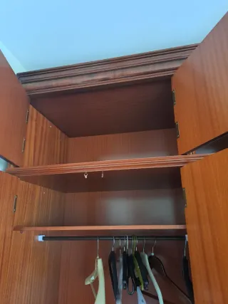 Armario antiguo con espejo