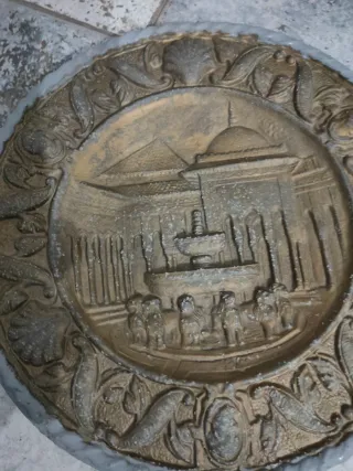 PLATO ANTIGUO DE METAL DECORATIVO