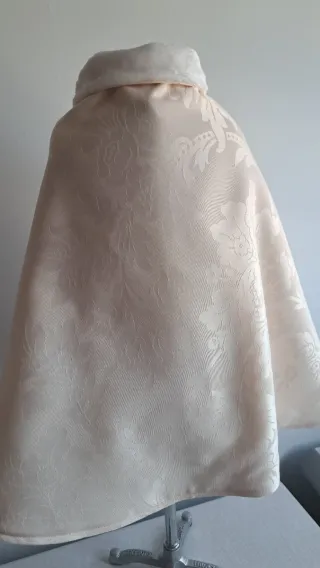 Mantella beige per neonati con fiocco